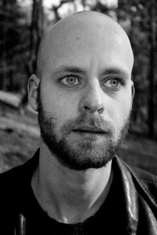 Lourens van den Akker interpretando a Sjoerd Lelkema