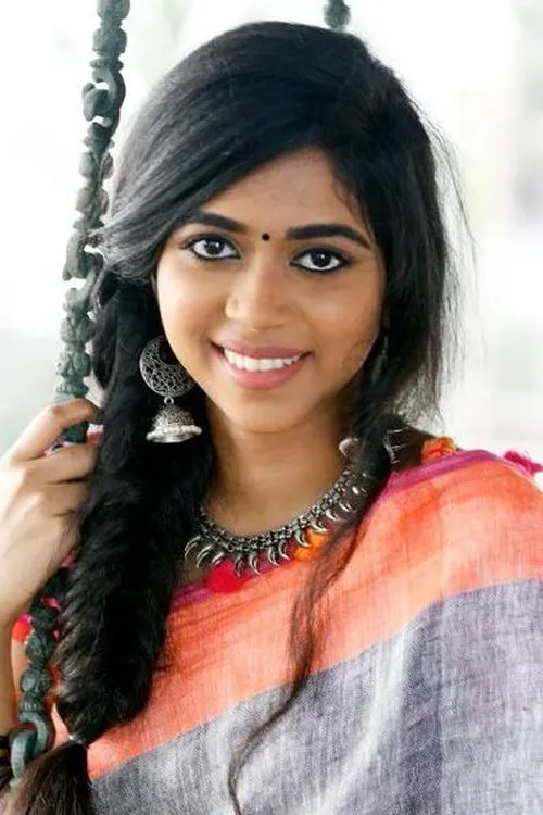 Lovelyn Chandrasekhar interpretando a Young Radha