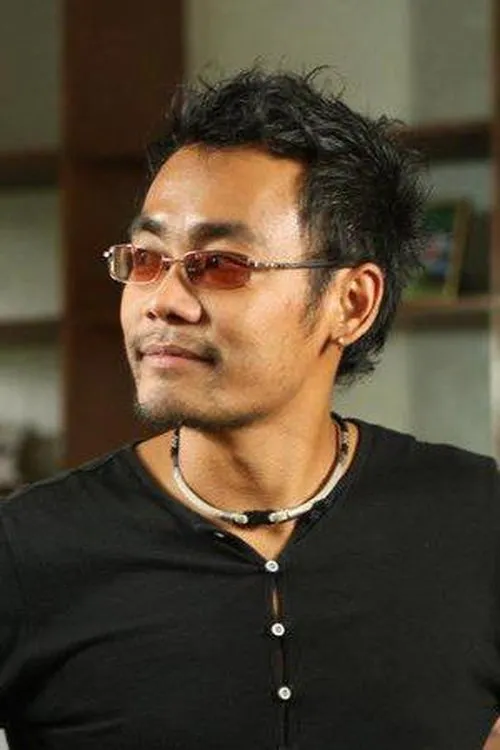 Lowell Conales interpretando a