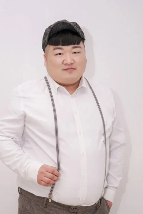 Lu Jingpeng interpretando a 