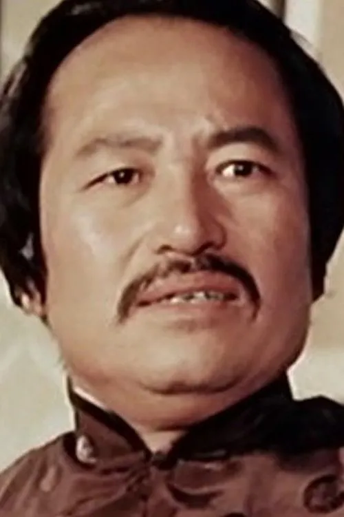 Lu Ping interpretando a 