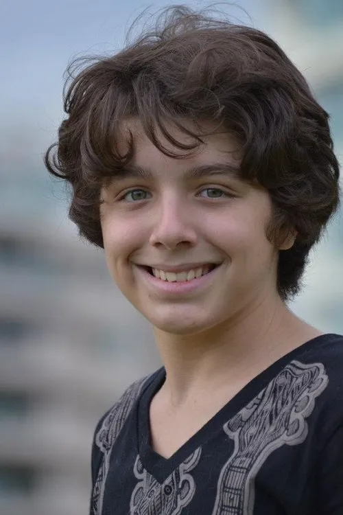 Luan Assimos interpretando a Daniel