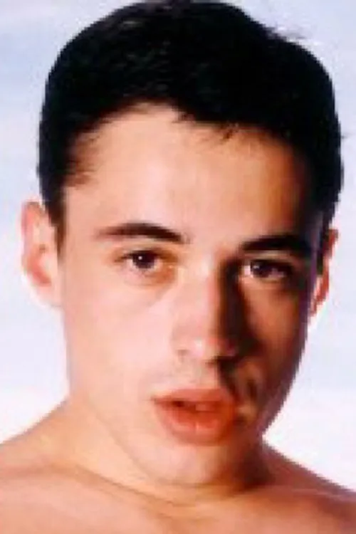 Luc Berry interpretando a Park Cruiser