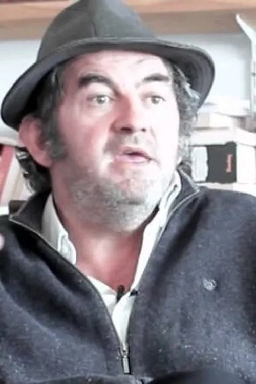 Luc Leclerc du Sablon interpretando a Voisin