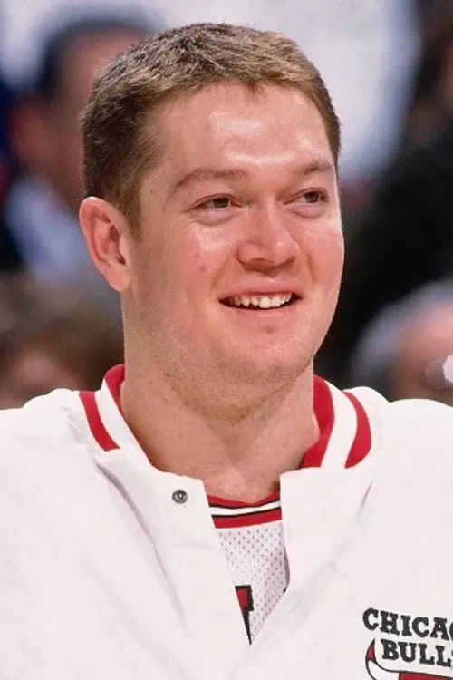 Luc Longley interpretando a 