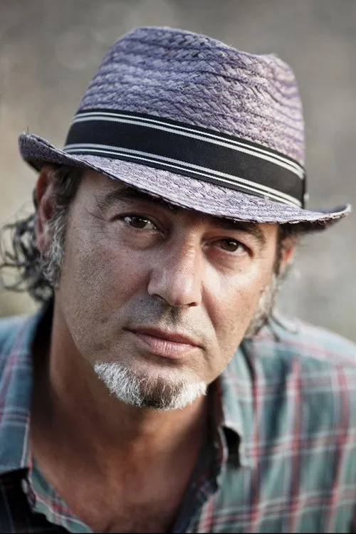 Hannes Holzer ha trabajado con Luca Carboni en 1 ocasiones