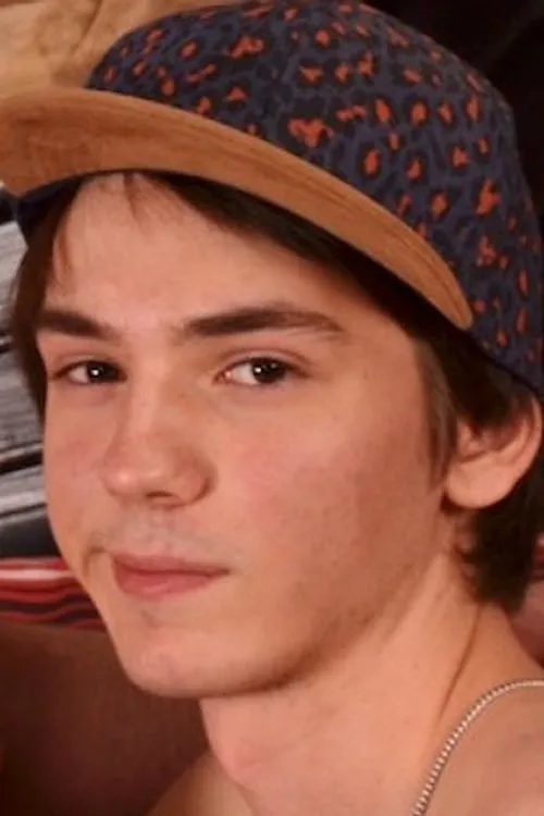 Luca List interpretando a (archive footage)