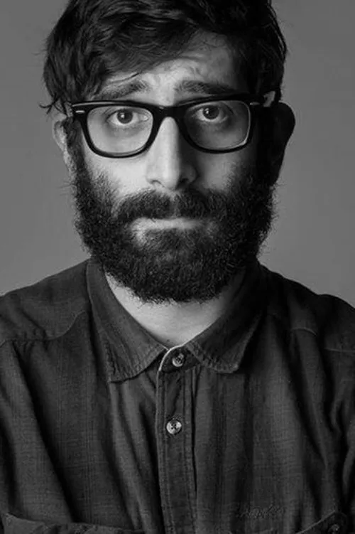 Luca Vecchi interpretando a Tullio