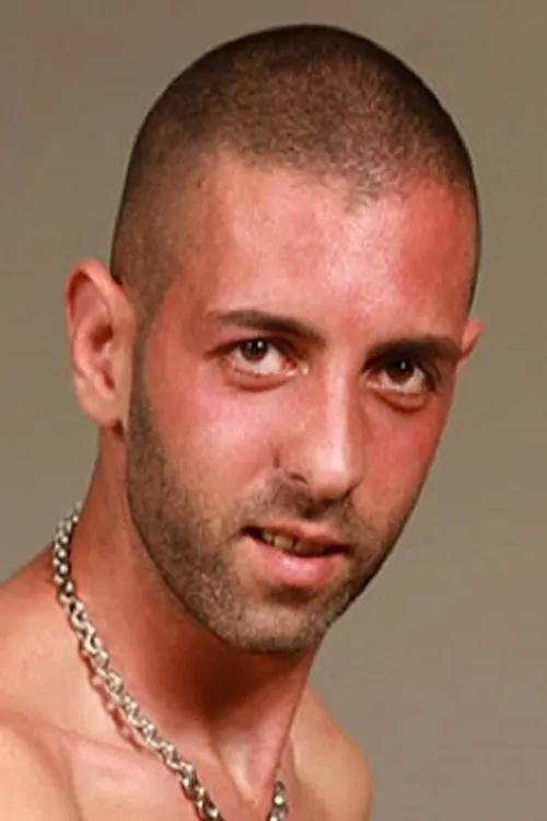 Luca interpretando a 