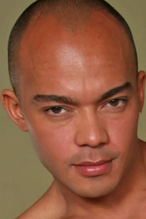 Lucas Andrades interpretando a 