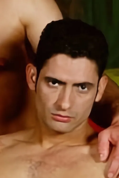 Lucas Foz interpretando a 