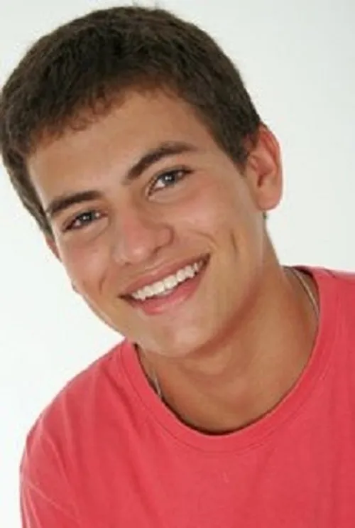 Lucas Rocha interpretando a Himself