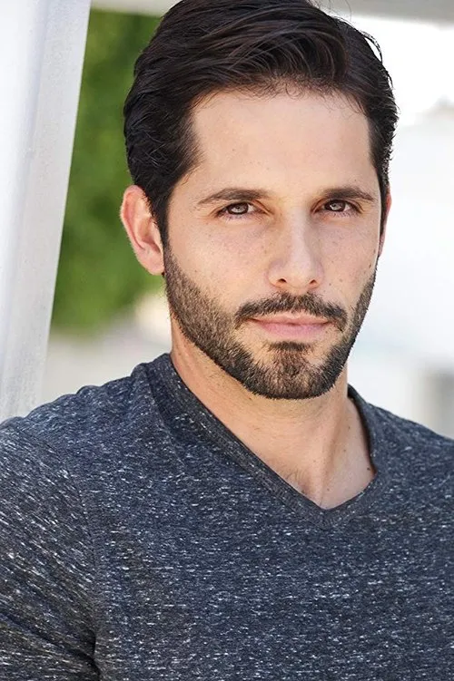 Lucas Velazquez en su biografía y filmografía