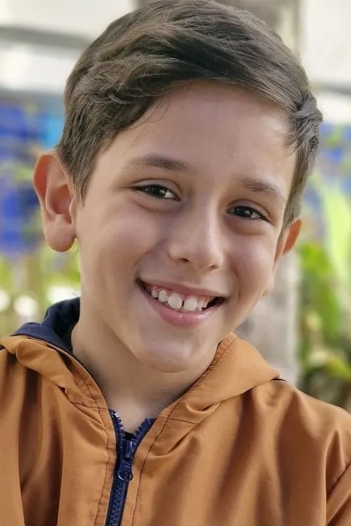 Lucca Almeida interpretando a Boy in the Bike