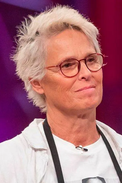 Lucía Dominguín interpretando a Cecilia