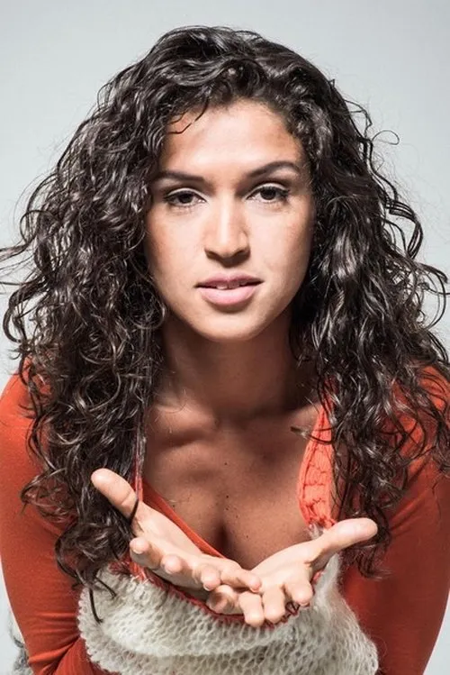 Luciana Balby — personaje: Heloísa