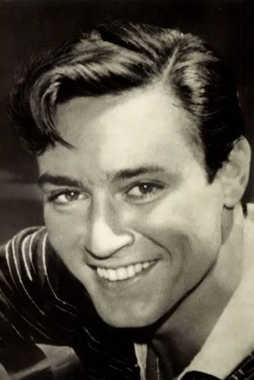 Luciano Marin interpretando a Donar