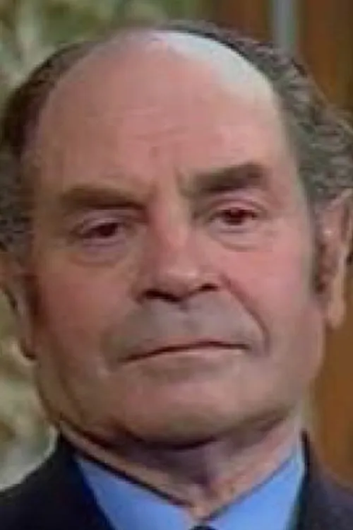 Lucien Frégis interpretando a Le bistrotier