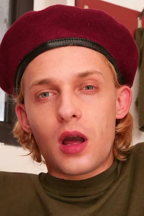 Lucky Ferrel interpretando a 