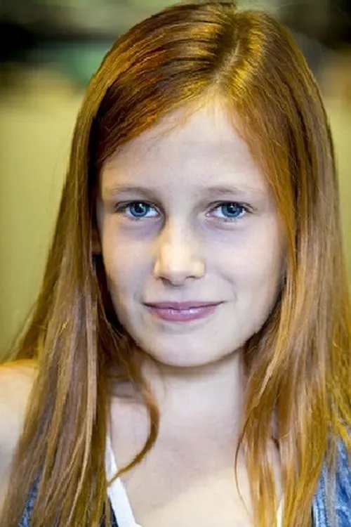 Lucy Kruse interpretando a Emma