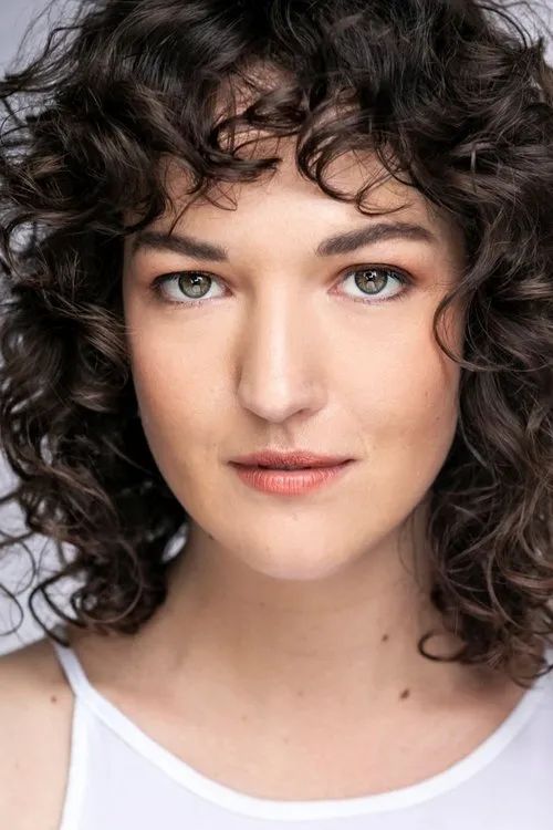 Lucy Suttor interpretando a Ros Hughes