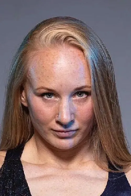 Lucy Wildheart interpretando a Self