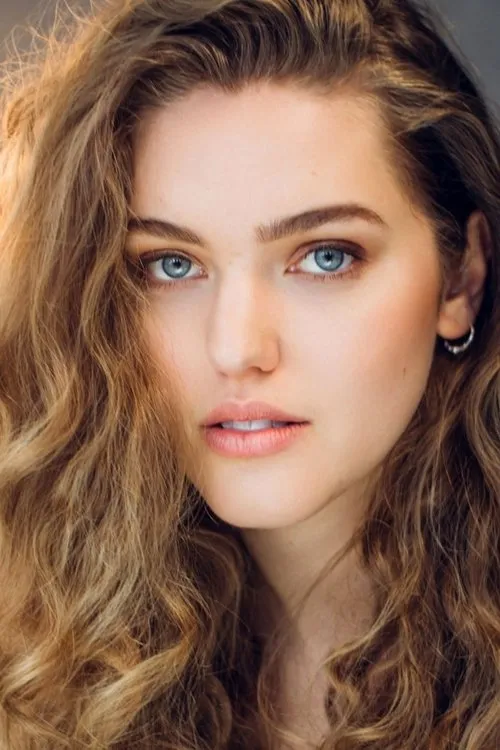 Lucy Wyma interpretando a Sabina