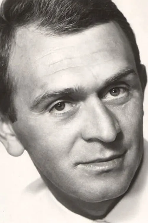 Ludwik Pak interpretando a 