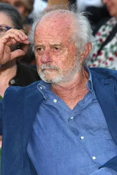 Luigi Vignali interpretando a Self