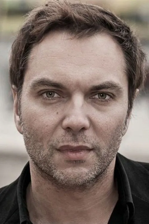 Luis Inacio interpretando a The Killer