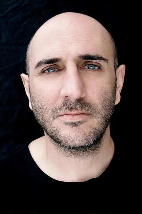 Luis Pablo Román interpretando a Psiquiatra