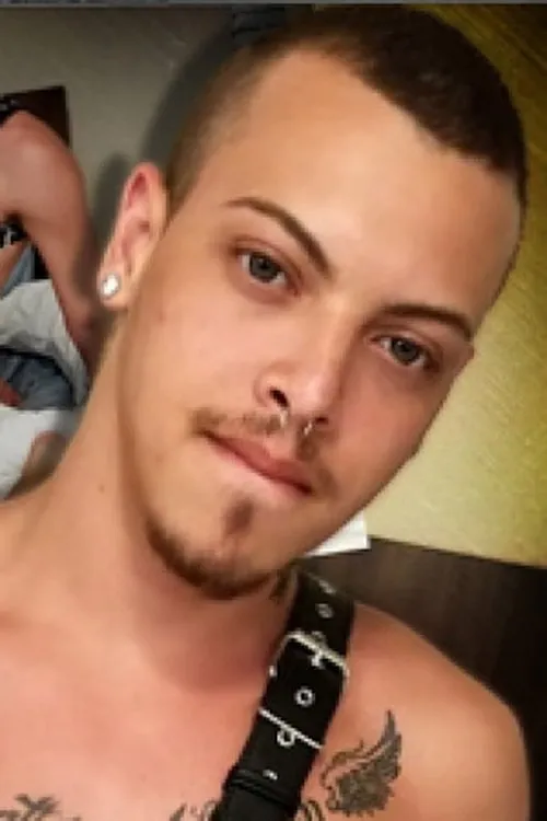 Luis Roman interpretando a (archived footage)