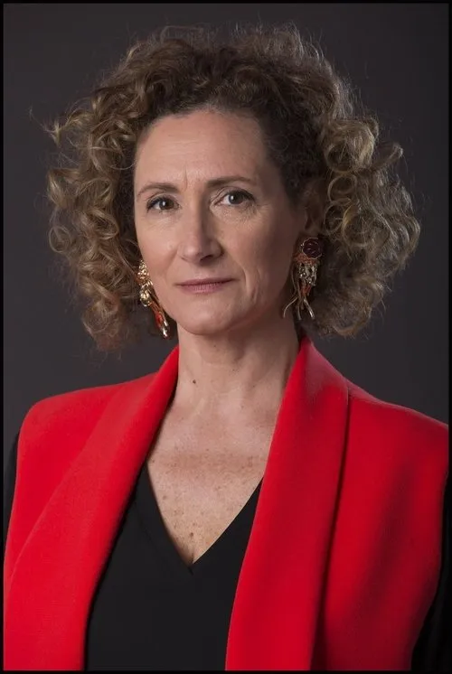 Luísa Cruz interpretando a Nun