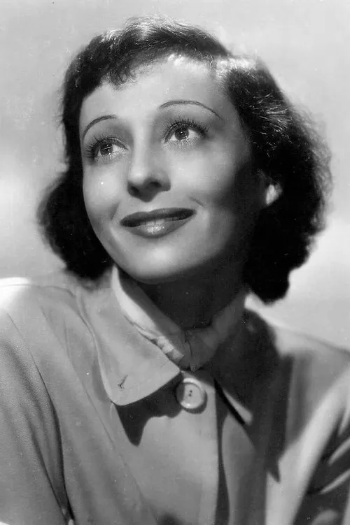 Luise Rainer interpretando a Marita Costa