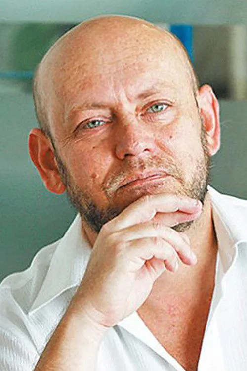 Luiz Antônio Simas interpretando a Self