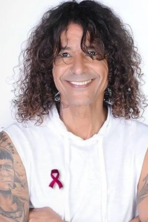 Luiz Caldas interpretando a Self