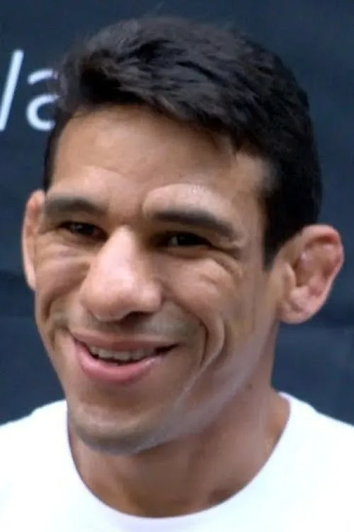 Luiz Firmino interpretando a Himself