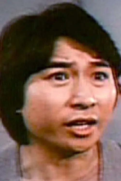 Luk Chu-Sek interpretando a 