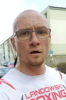 Boma Brown ha trabajado con Lukasz Barabasz en 1 ocasiones