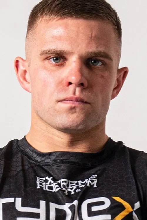 Lukasz Maciec interpretando a Self