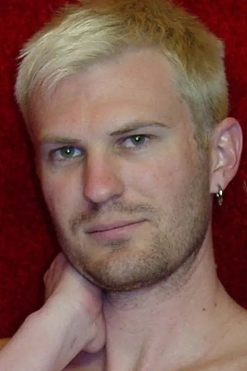 Luke Cross interpretando a