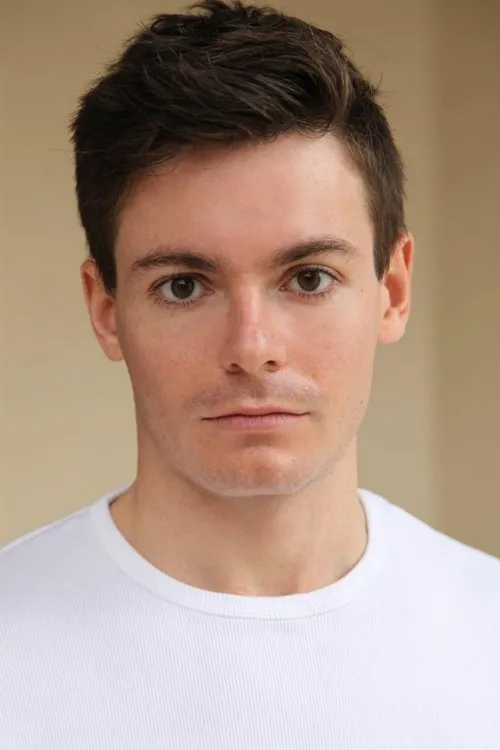 Luke Hunter interpretando a 