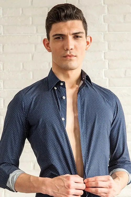 Casper Ellis ha trabajado con Luke Tyler en 9 ocasiones