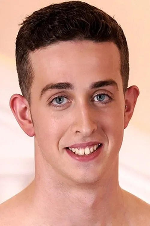 Luke Vogel interpretando a 