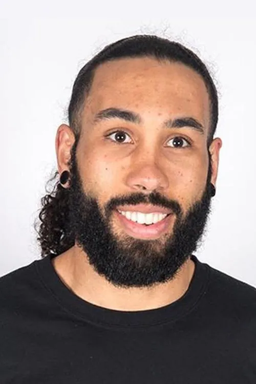 Luke Watkins interpretando a Self