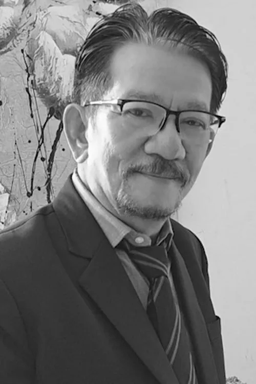 Luky Idrus interpretando a 