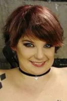 Luna Panda interpretando a (archive footage)