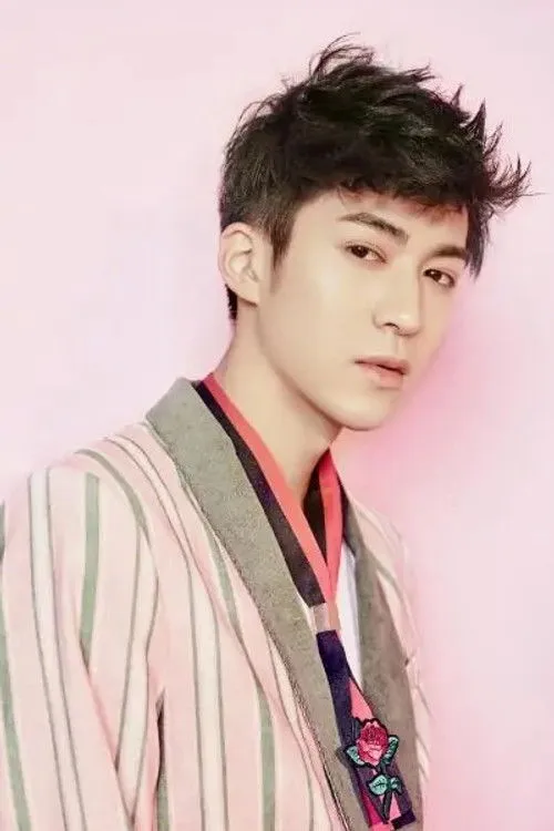 Luo Yihang — personaje: Liang Ze