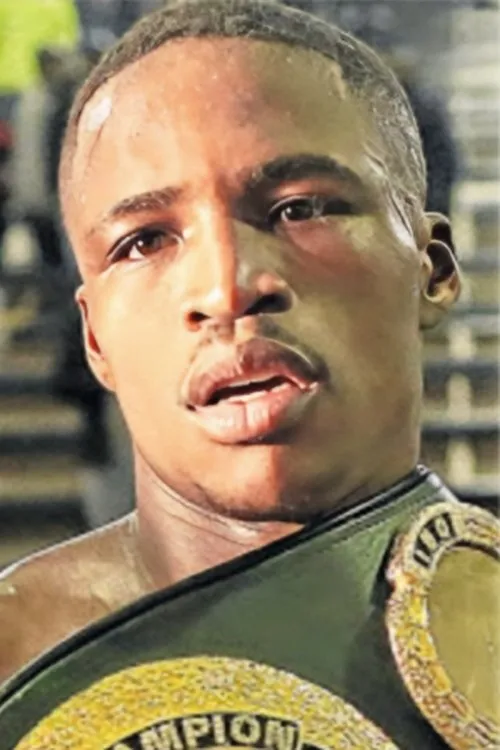 Senad Gashi ha trabajado con Lusanda Komanisi en 1 ocasiones