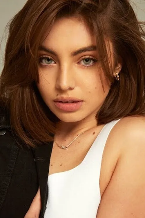 June Isasi ha trabajado con Lydia Pavón en 1 ocasiones